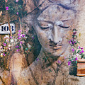 The statue with the romantic touch